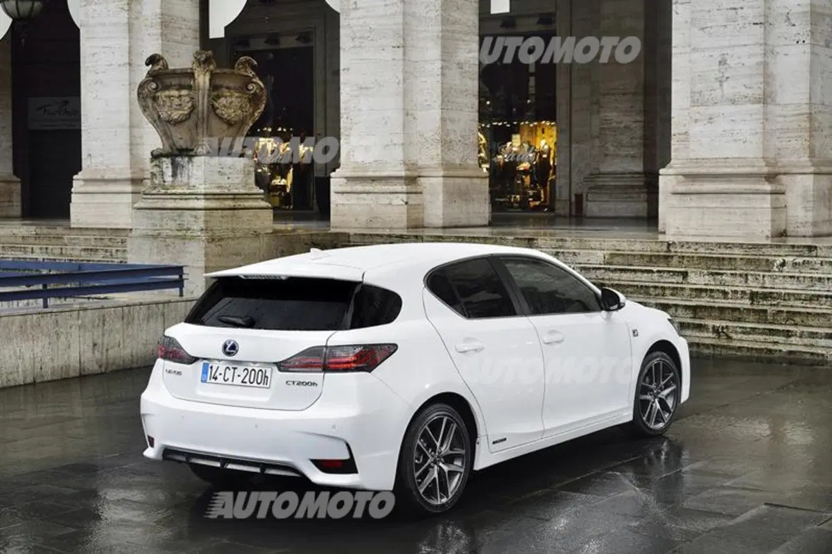 Lexus CT Hybrid restyling: tutti i dati ufficiali (12)