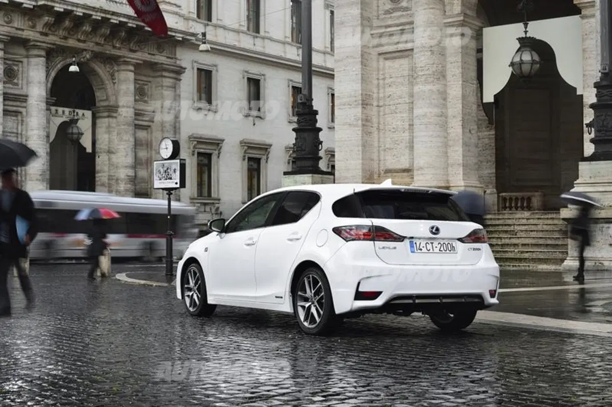 Lexus CT Hybrid restyling: tutti i dati ufficiali (13)