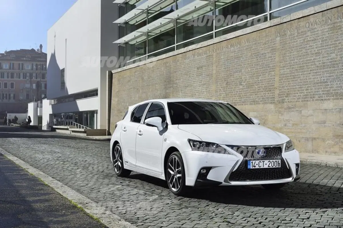 Lexus CT Hybrid restyling: tutti i dati ufficiali (14)