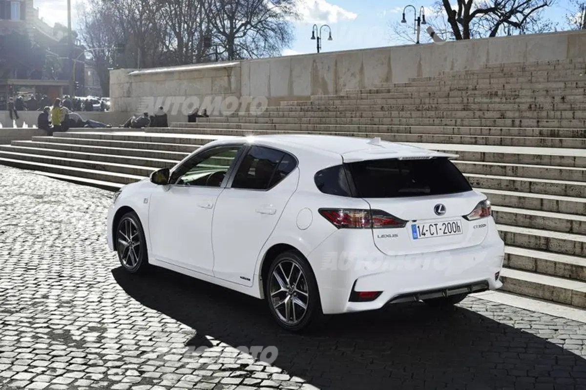 Lexus CT Hybrid restyling: tutti i dati ufficiali (15)