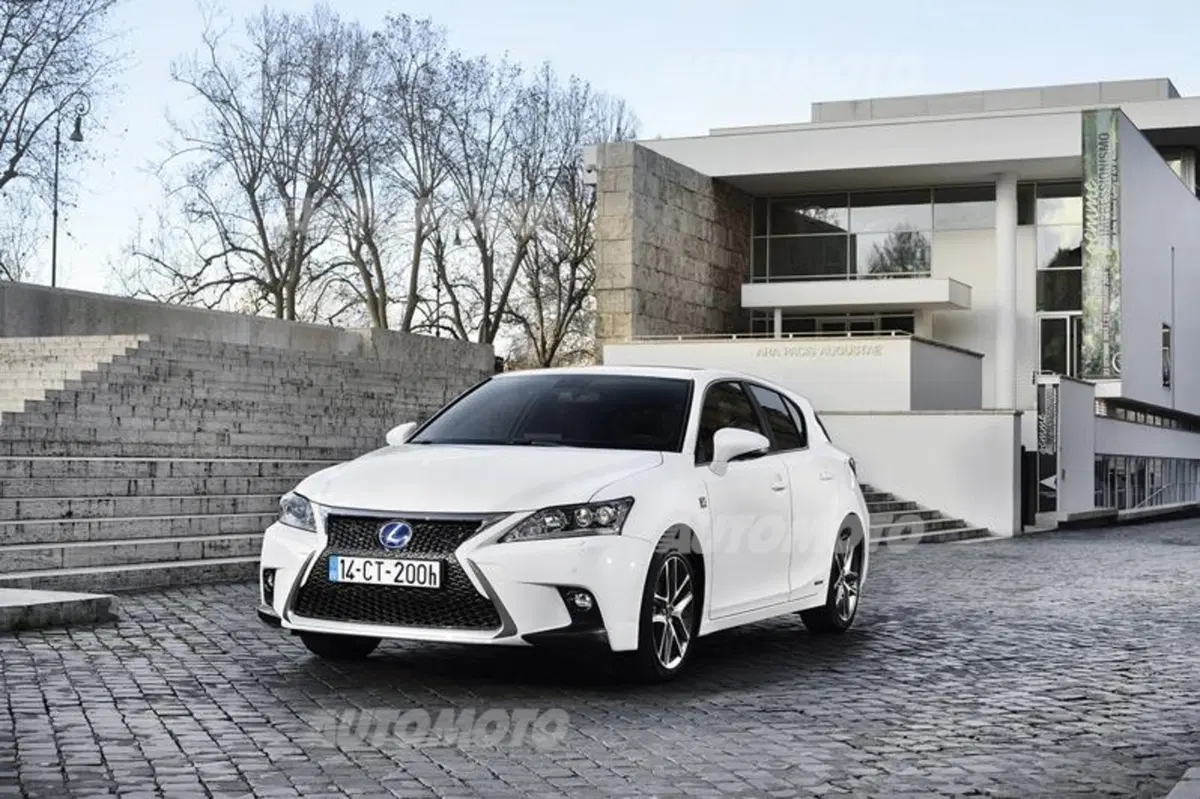 Lexus CT Hybrid restyling: tutti i dati ufficiali (16)