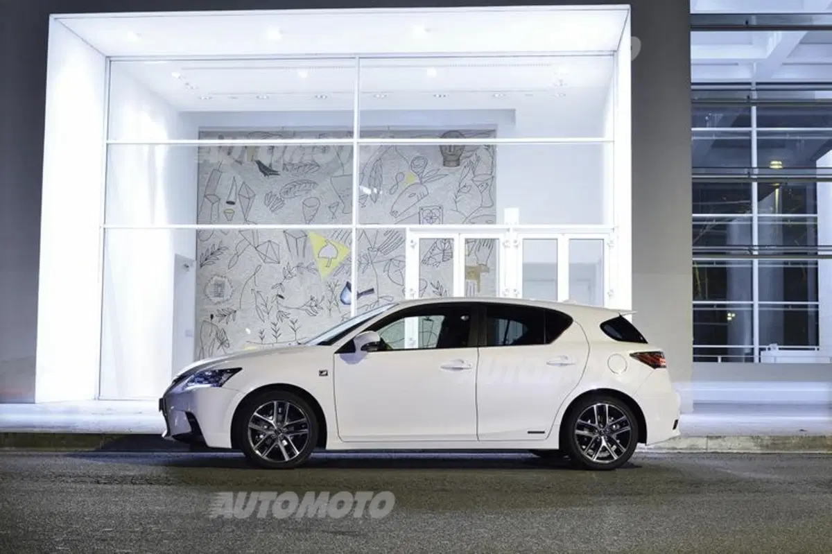 Lexus CT Hybrid restyling: tutti i dati ufficiali (17)