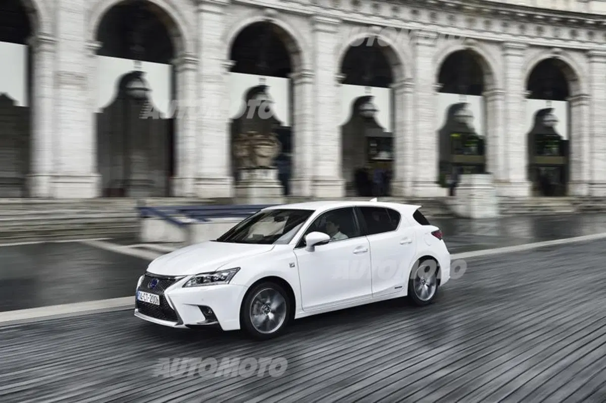 Lexus CT Hybrid restyling: tutti i dati ufficiali (18)