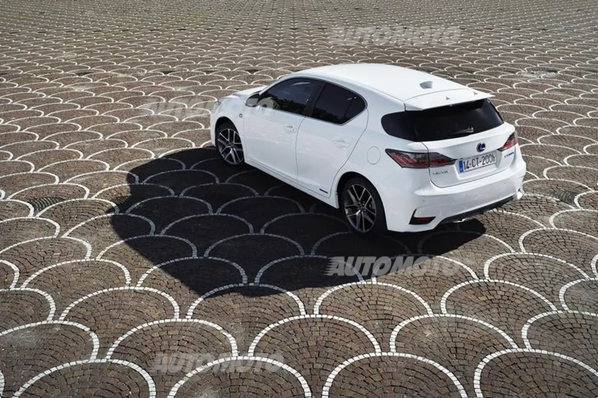 Lexus CT Hybrid restyling: tutti i dati ufficiali (21)