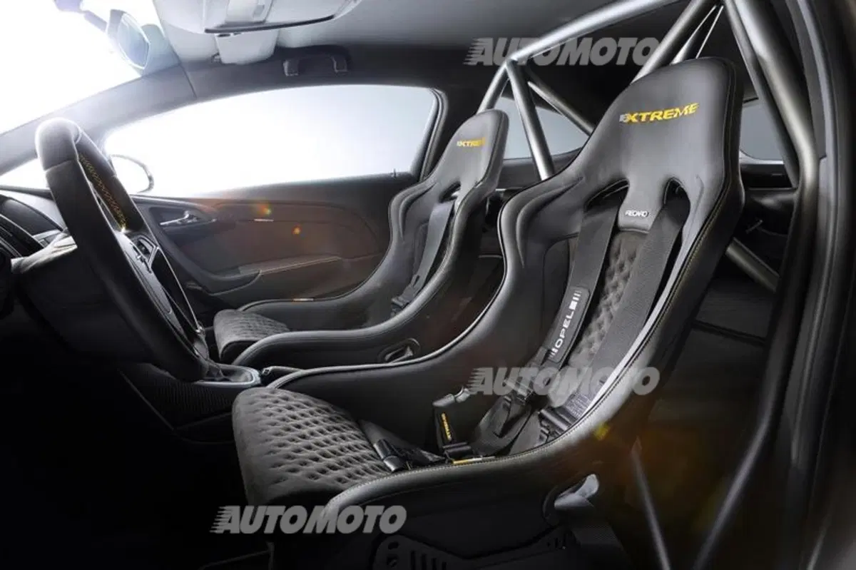 Opel Astra OPC Extreme: tutte le immagini e i dettagli (4)