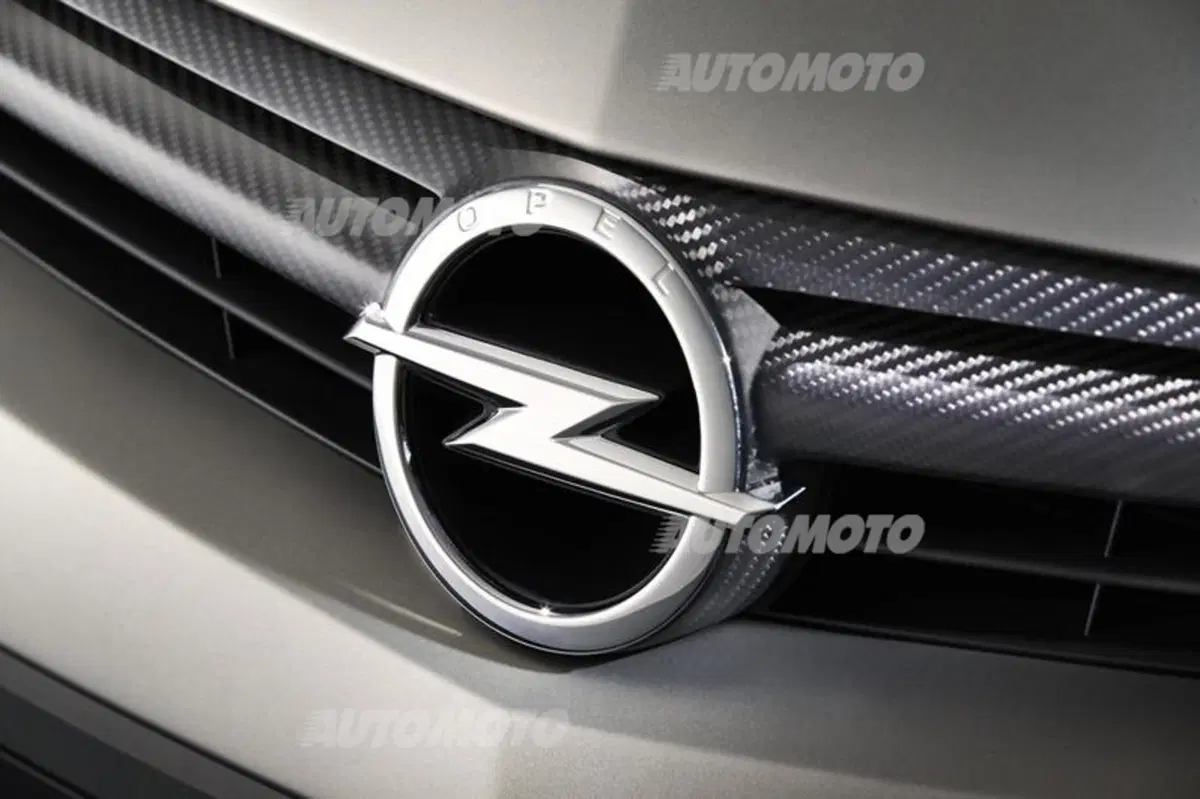 Opel Astra OPC Extreme: tutte le immagini e i dettagli (9)