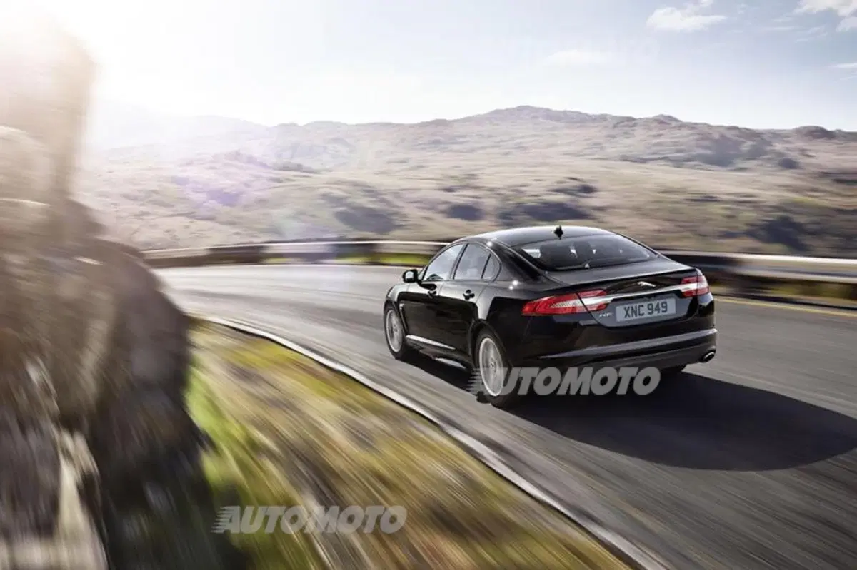 Jaguar XF R-Sport (4)