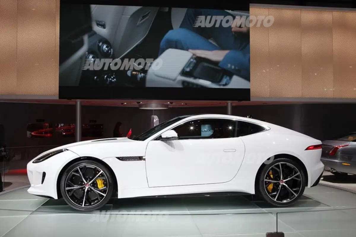 Jaguar al Salone di Ginevra 2014 (11)