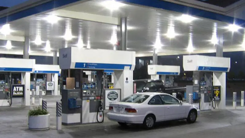 Benzina, arriva l'ennesima accisa: nuovi aumenti da sabato 1 marzo