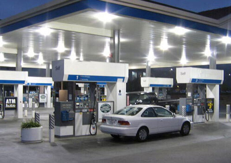 Benzina, arriva l&#039;ennesima accisa: nuovi aumenti da sabato 1 marzo