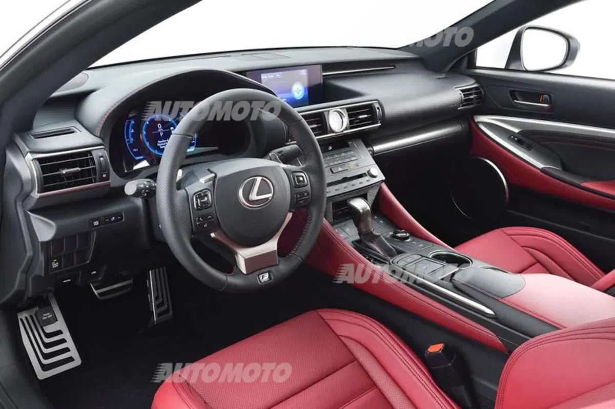 Lexus RC F Sport: pacchetto sportivo per la nuova coupé (11)