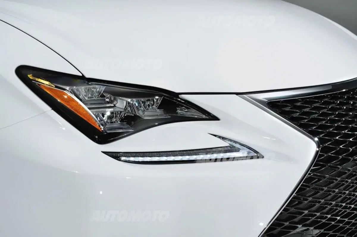 Lexus RC F Sport: pacchetto sportivo per la nuova coupé (15)