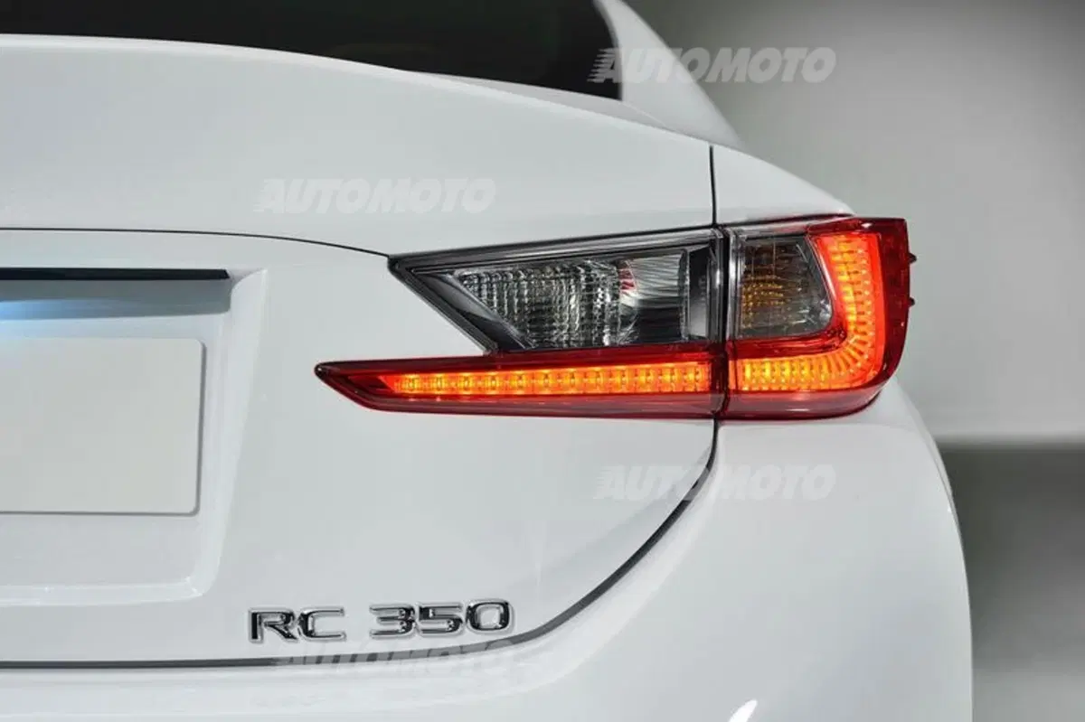 Lexus RC F Sport: pacchetto sportivo per la nuova coupé (18)