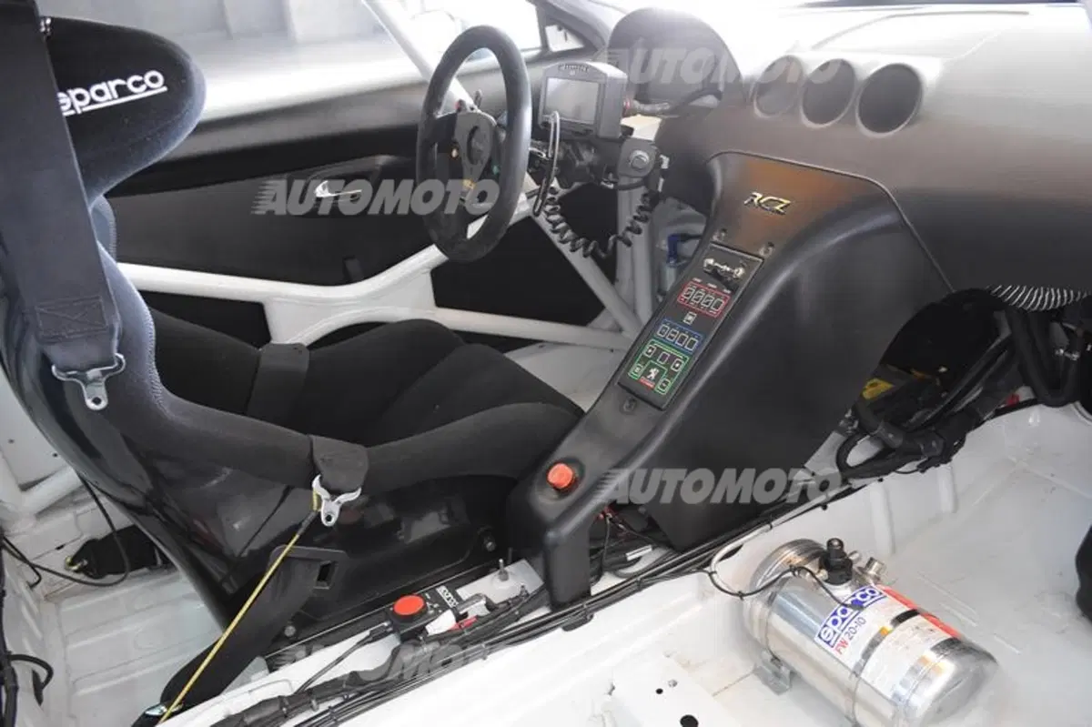 Peugeot RCZ R Cup e RCZ Racing Cup: i segreti delle vetture da corsa 2014 (22)