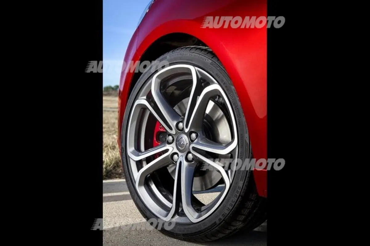 Opel Adam S: ecco la versione sportiva da 150 CV (4)