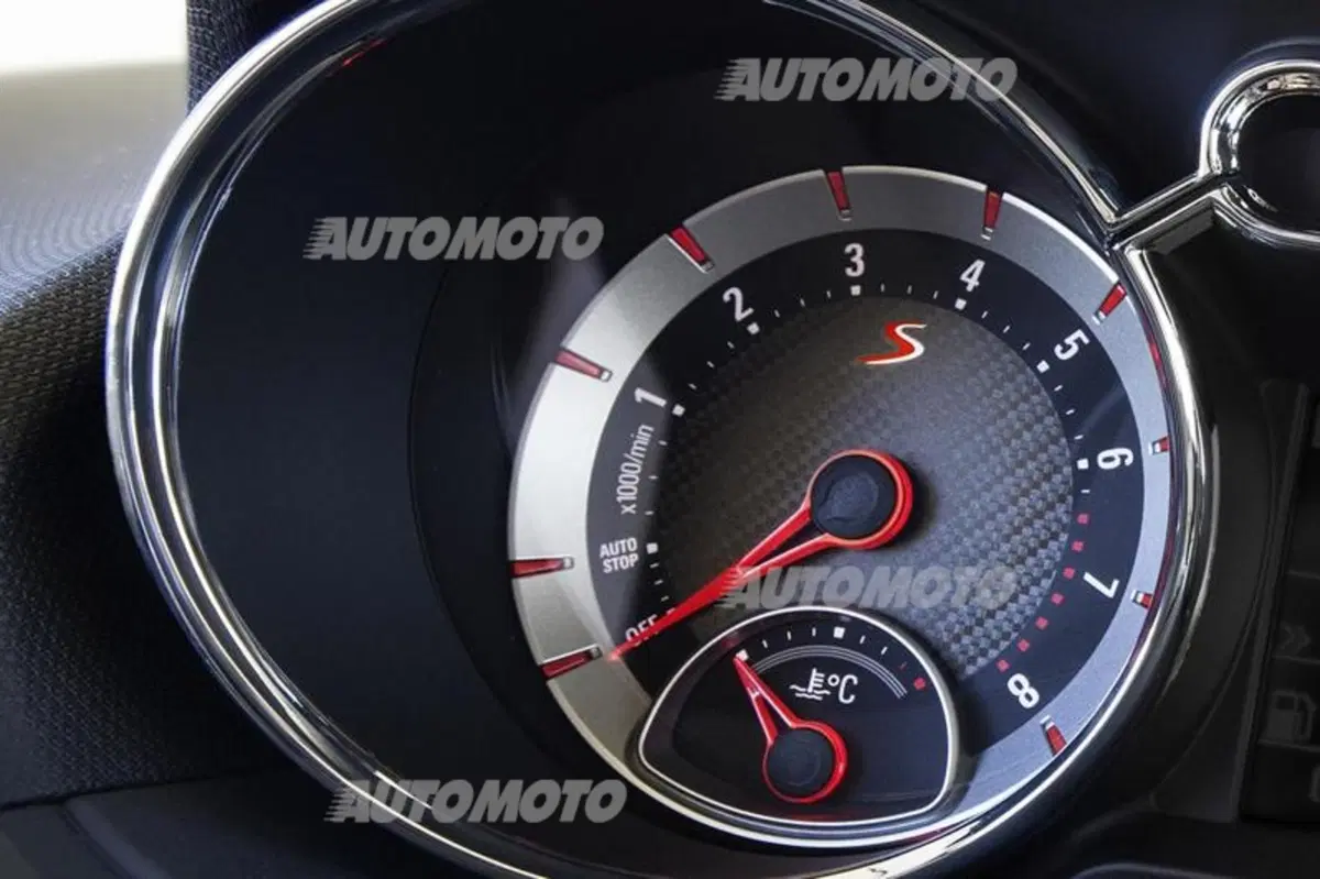 Opel Adam S: ecco la versione sportiva da 150 CV (6)