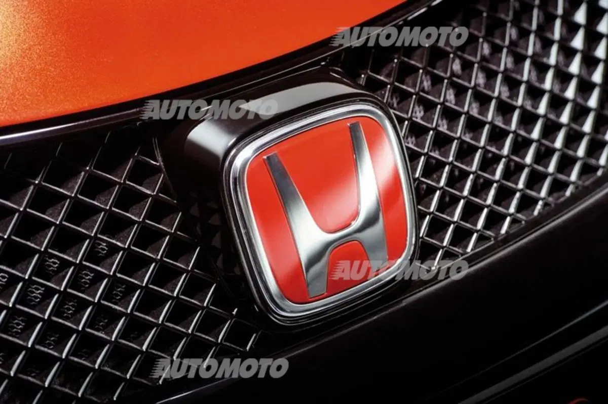 Honda Civic Type-R Concept: eccola senza veli (12)