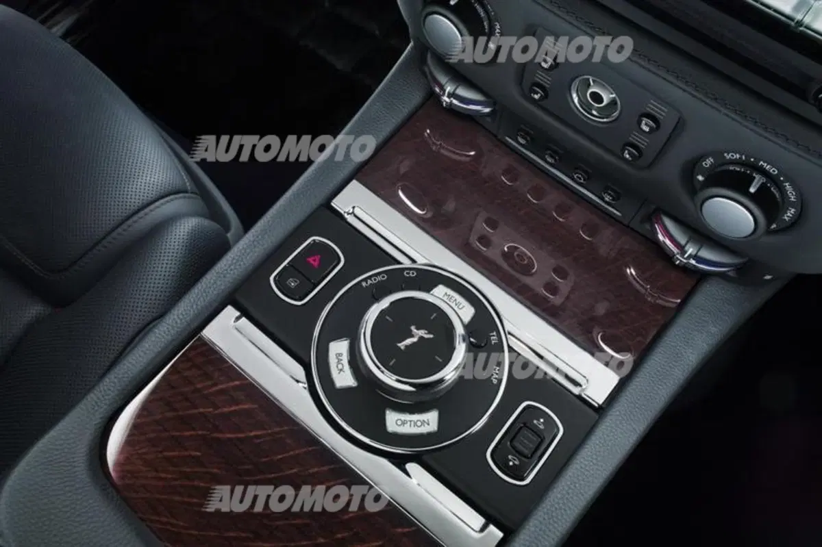 Rolls Royce Ghost Series II: leggero restyling nel segno del lusso (8)