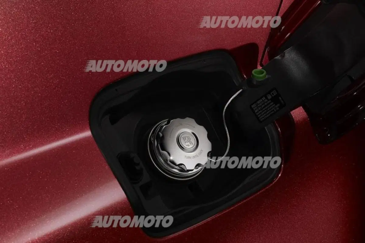 Rolls Royce Ghost Series II: leggero restyling nel segno del lusso (18)