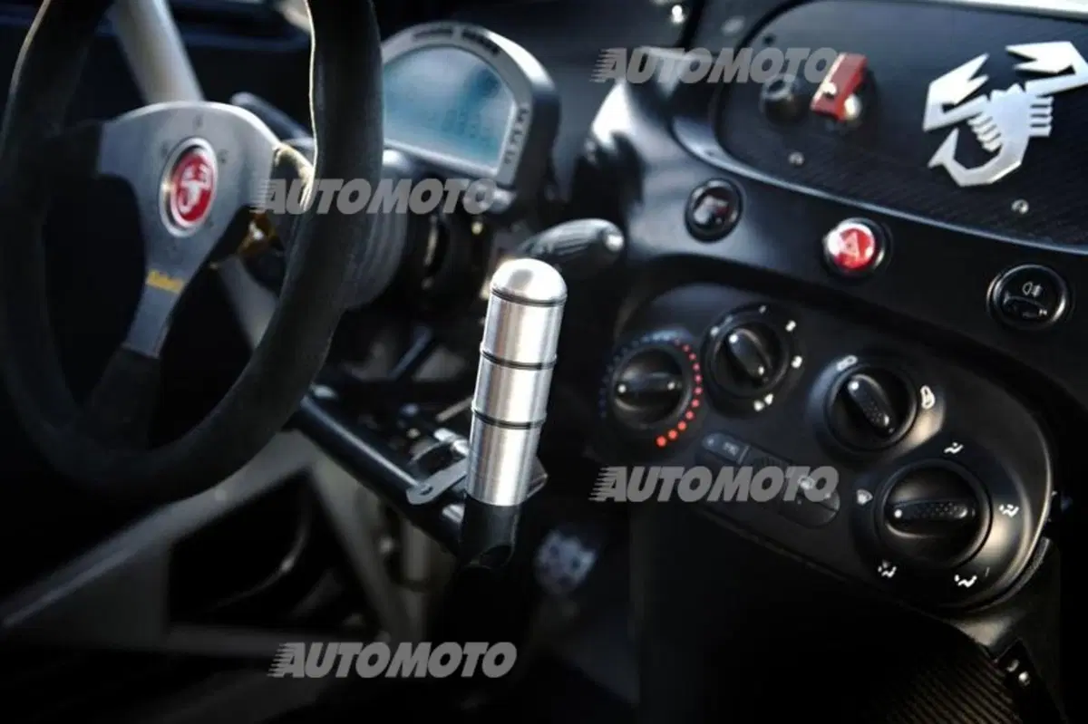 Abarth 695 Assetto Corse Evoluzione (4)