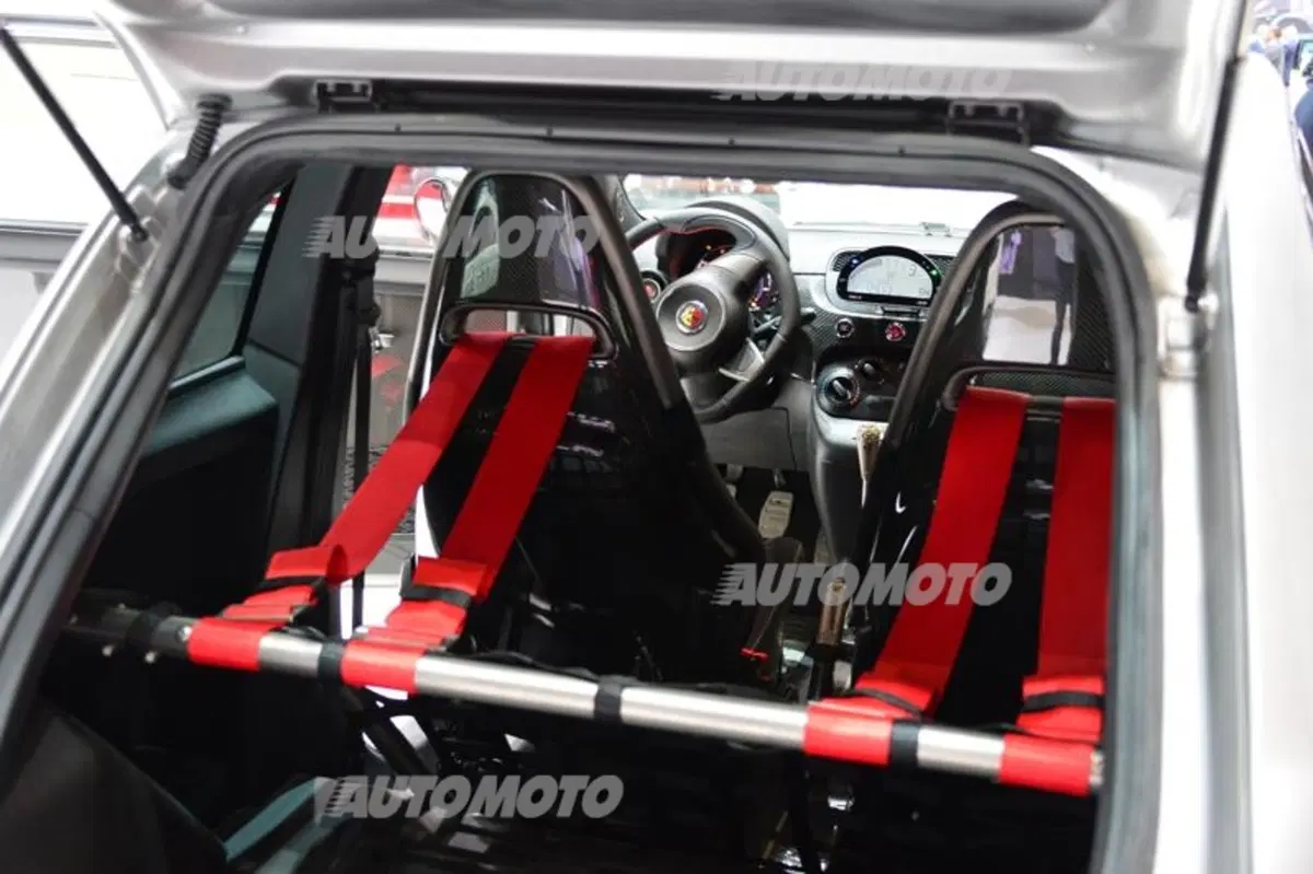 Abarth al Salone di Ginevra 2014 (16)