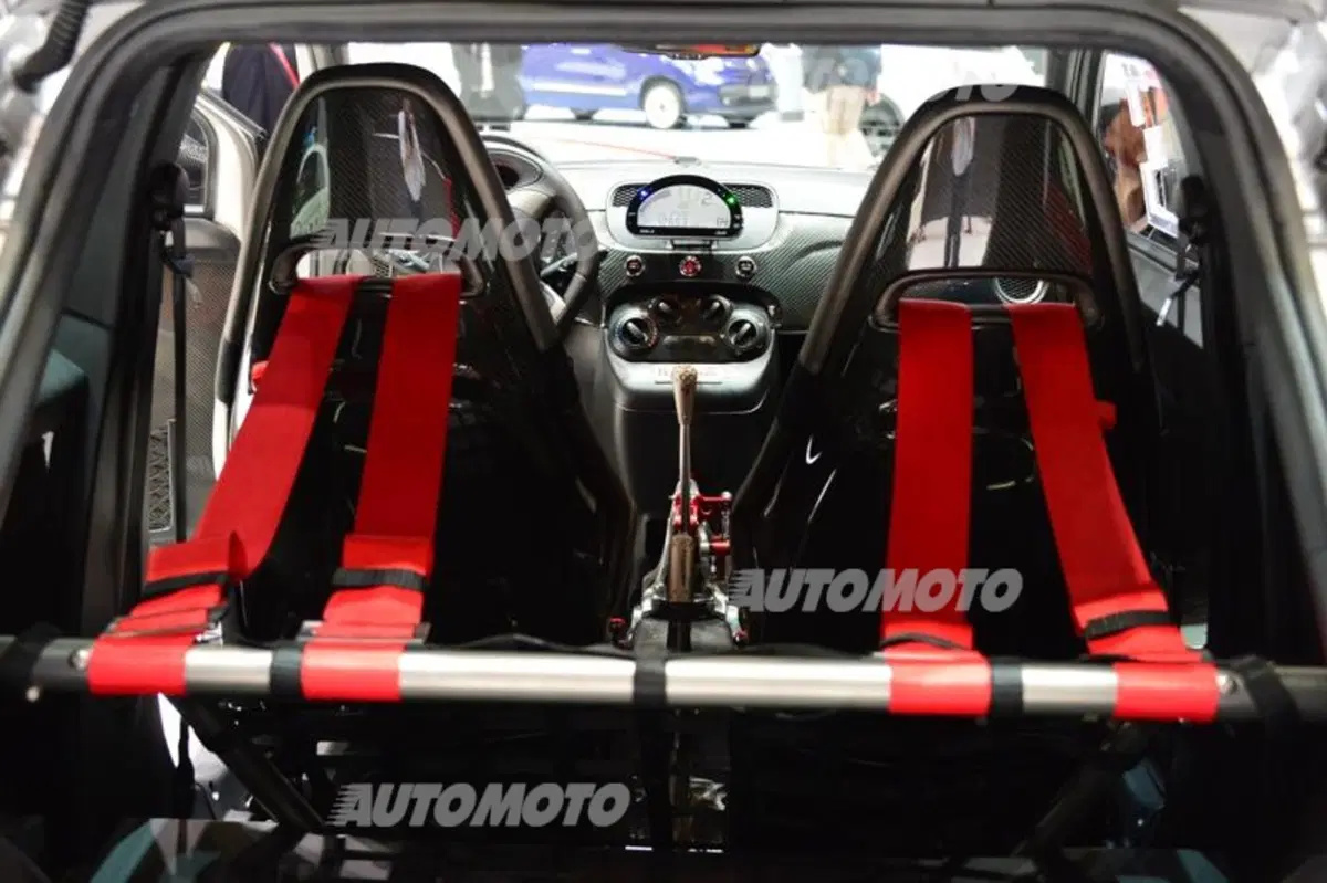 Abarth al Salone di Ginevra 2014 (20)