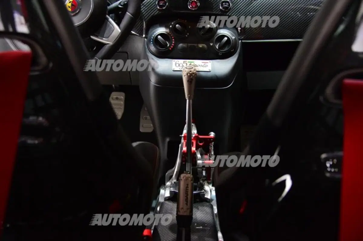 Abarth al Salone di Ginevra 2014 (26)
