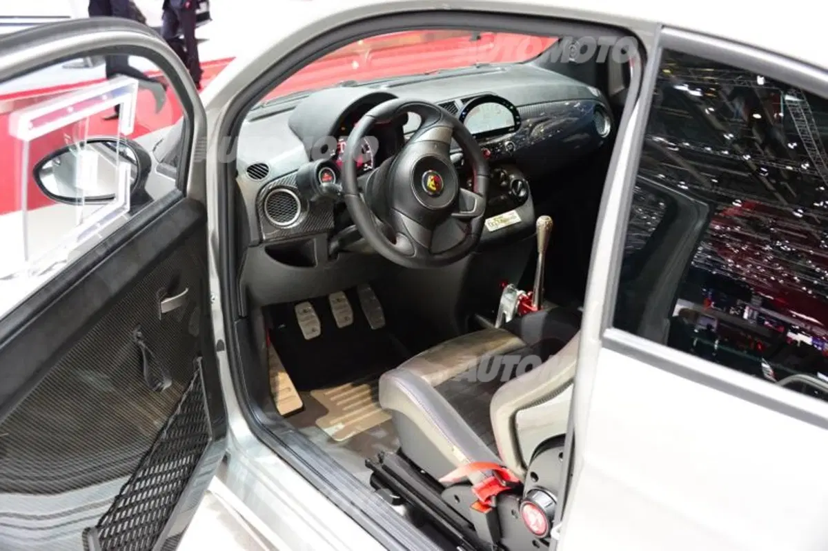 Abarth al Salone di Ginevra 2014 (33)