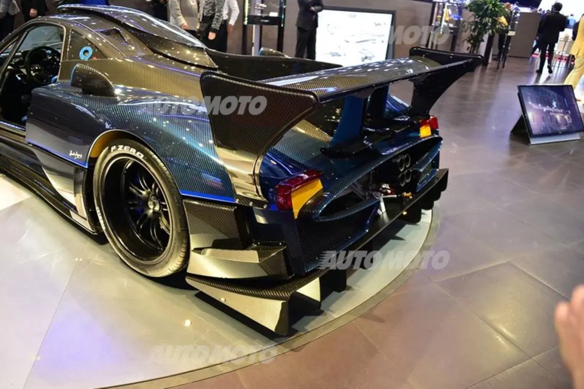 Pagani al Salone di Ginevra 2014 (13)
