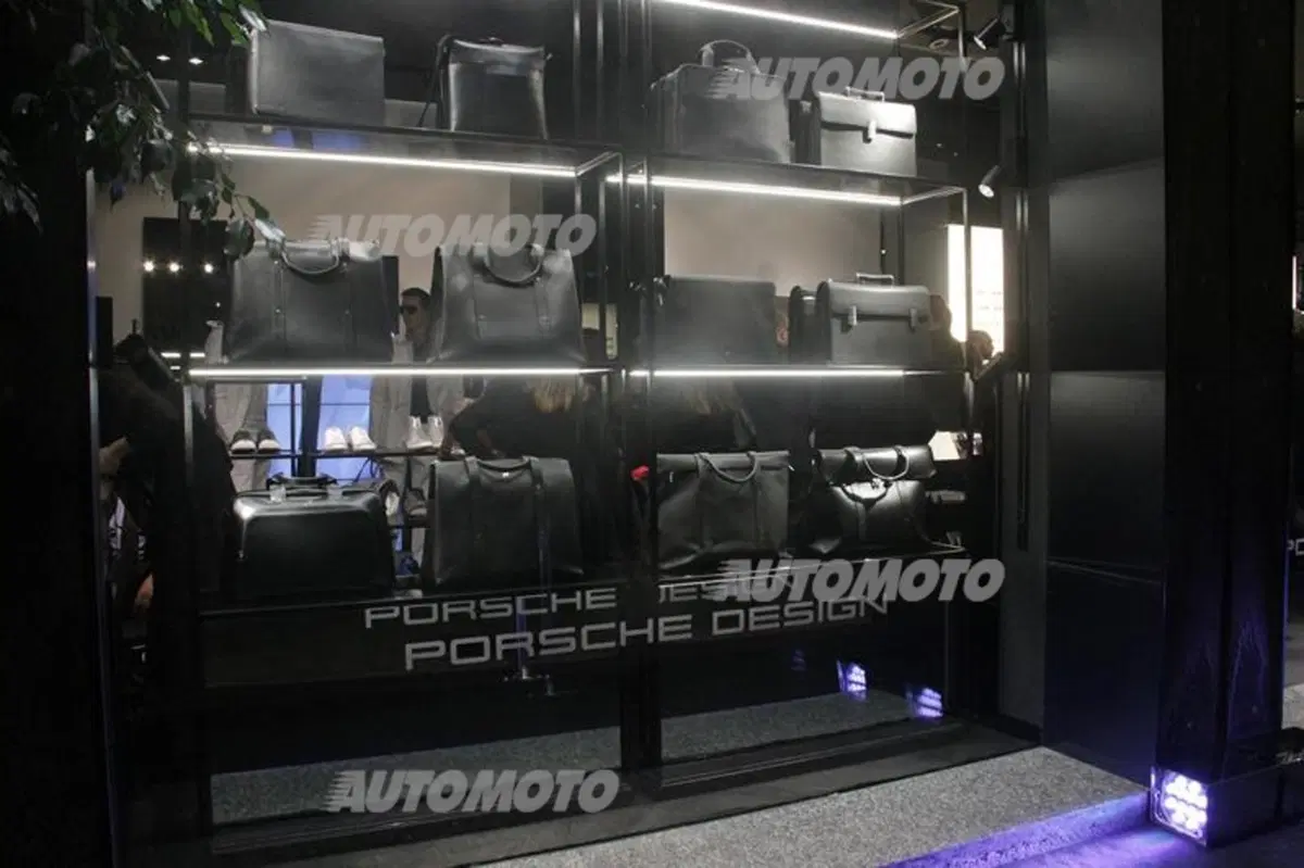 Porsche Design: inaugurato il flagship store di Milano (5)