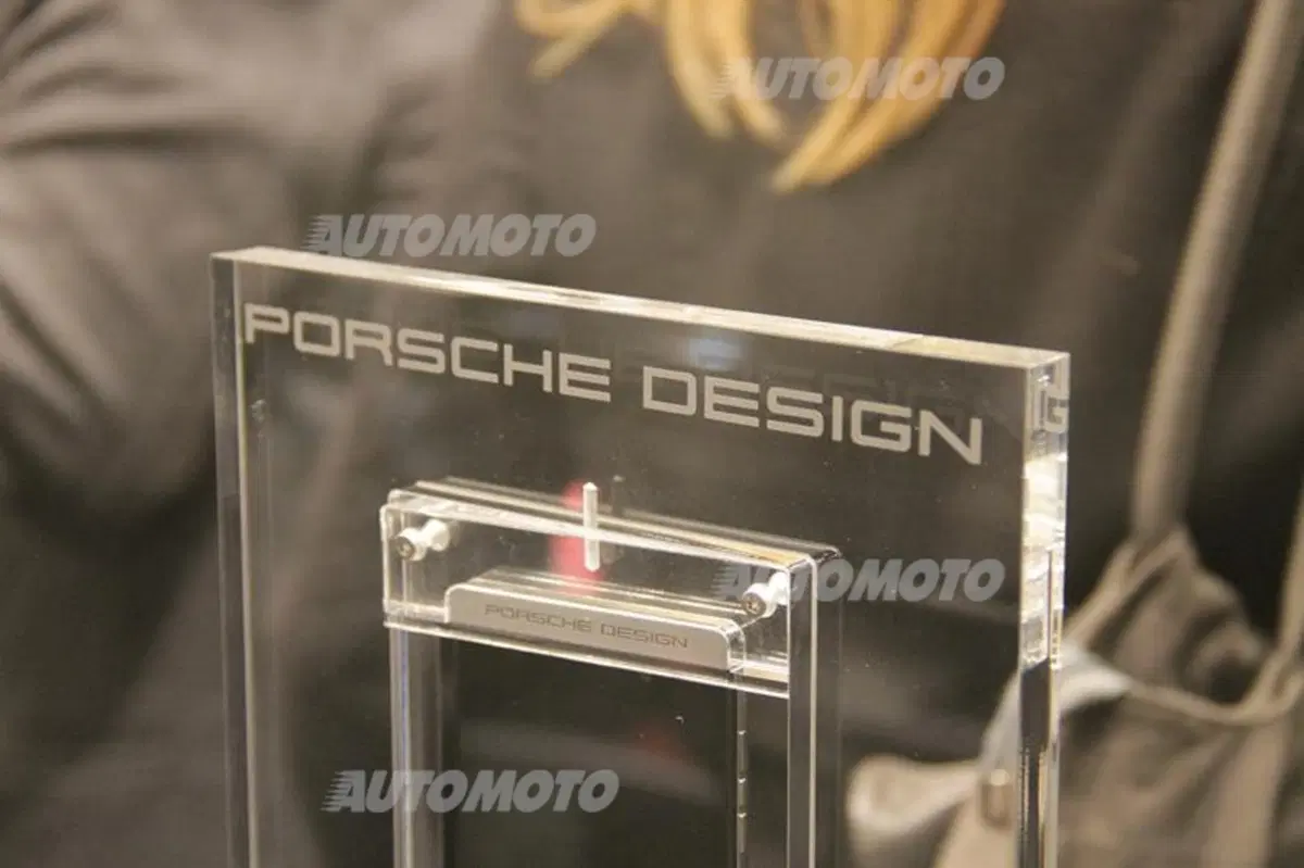 Porsche Design: inaugurato il flagship store di Milano (16)