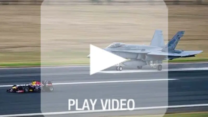 Formula 1: la Red Bull e Ricciardo sfidano l'F-18 Hornet