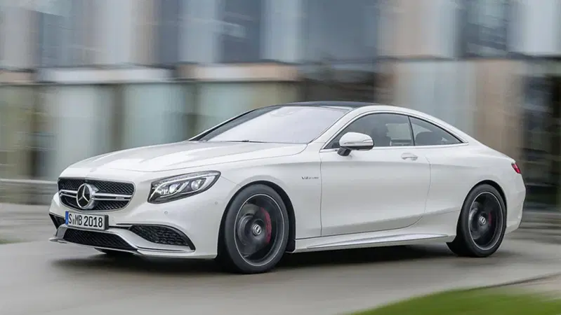Mercedes-Benz S 63 AMG Coup&eacute;: 585 CV per l'auto che piega come una moto