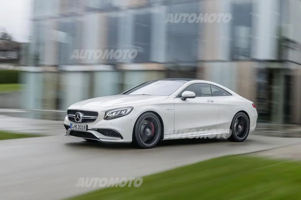 Mercedes-Benz S 63 AMG Coupé: 585 CV per l'auto che piega come una moto (5)