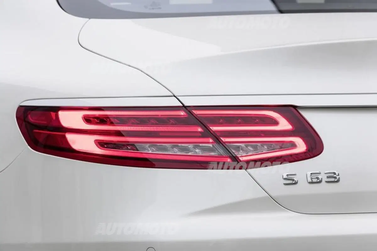 Mercedes-Benz S 63 AMG Coupé: 585 CV per l'auto che piega come una moto (21)