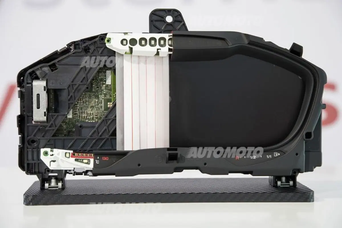Nitsch, Audi: «Un maxi-display tutto per il guidatore. Ecco il Virtual Cockpit della nuova TT» (2)
