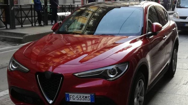 Alfa Romeo Stelvio, avvistato su strada il benzina da 280 CV [Video]