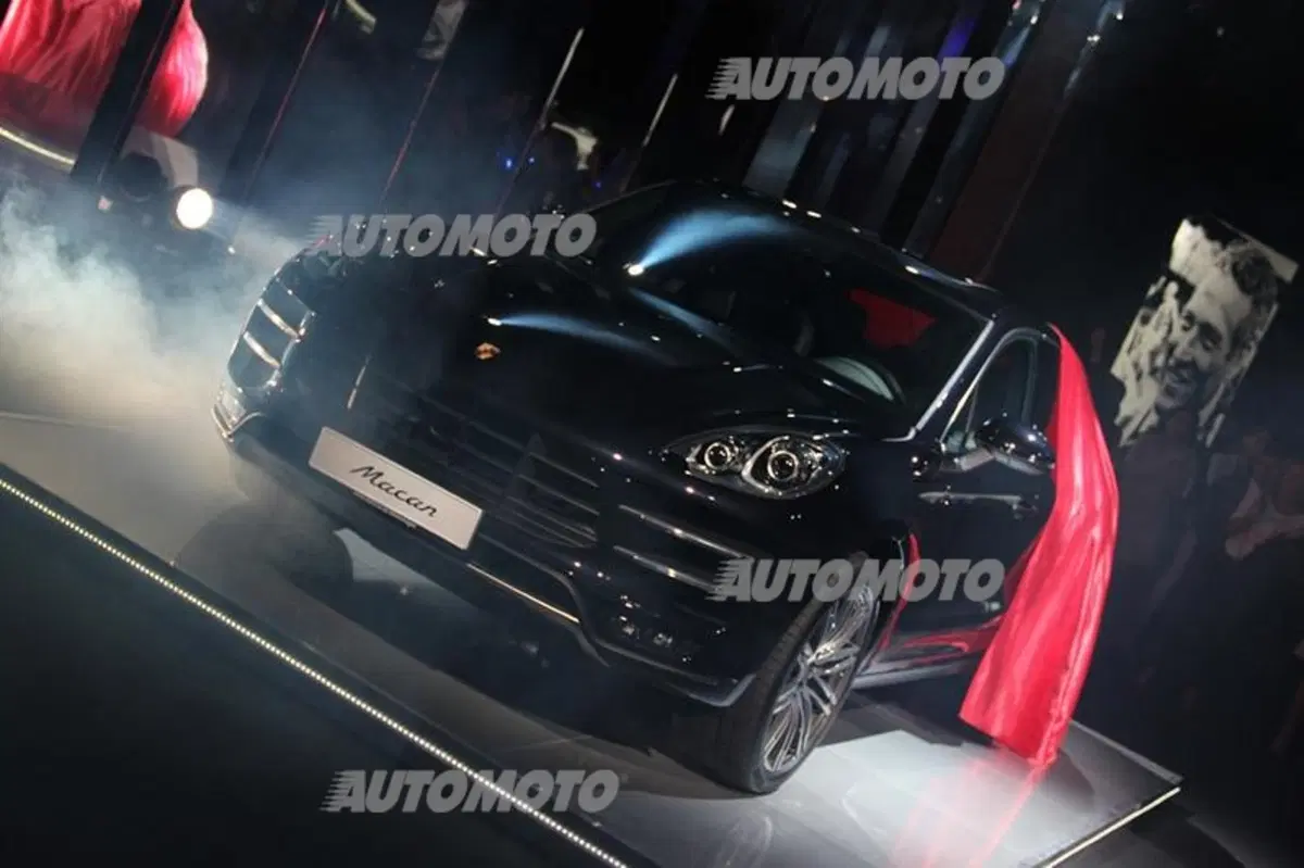 Porsche Macan arriva in Italia: eccola in anteprima a Milano (4)