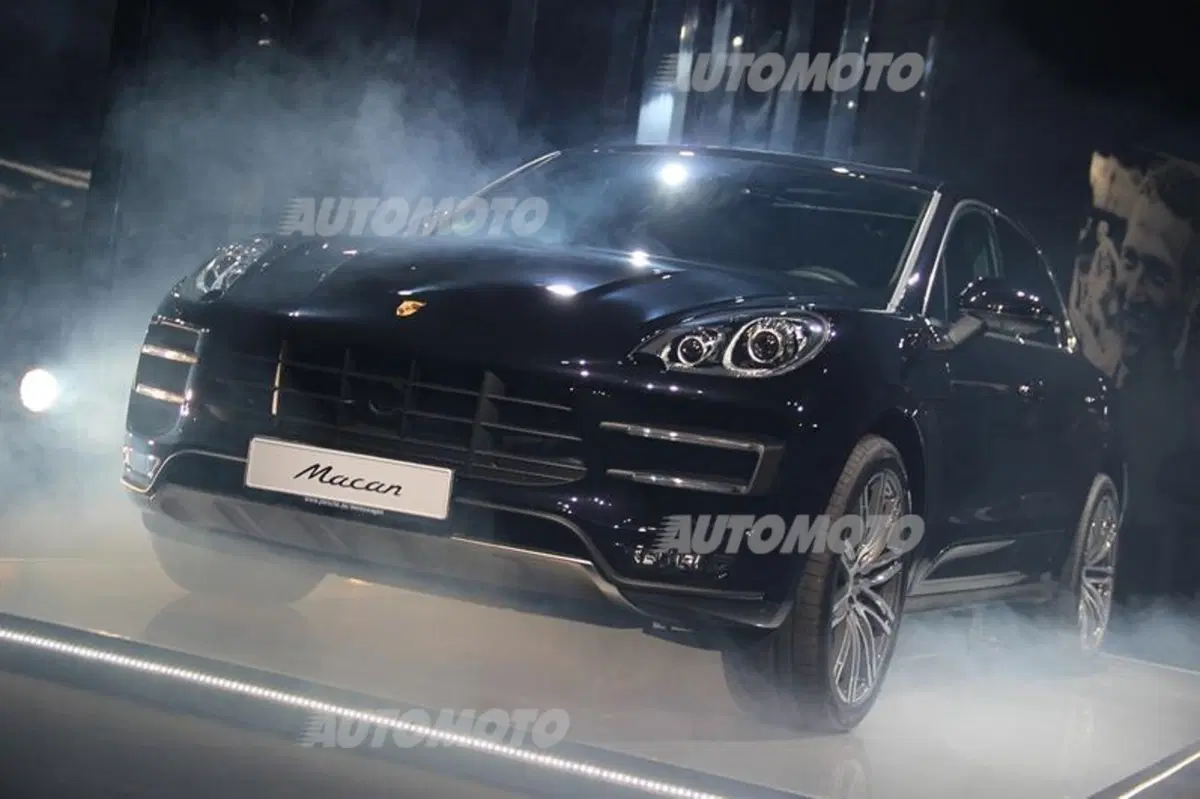Porsche Macan arriva in Italia: eccola in anteprima a Milano (5)