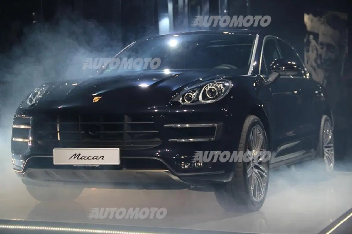 Porsche Macan arriva in Italia: eccola in anteprima a Milano (7)