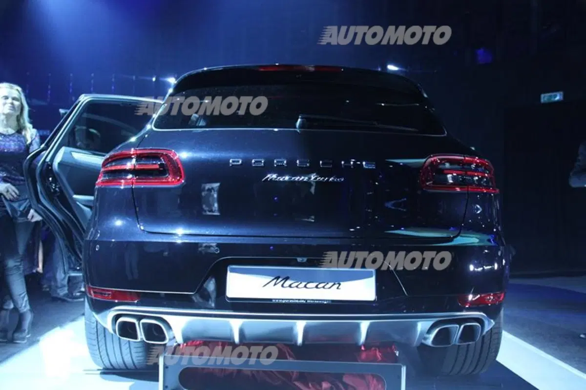 Porsche Macan arriva in Italia: eccola in anteprima a Milano (8)