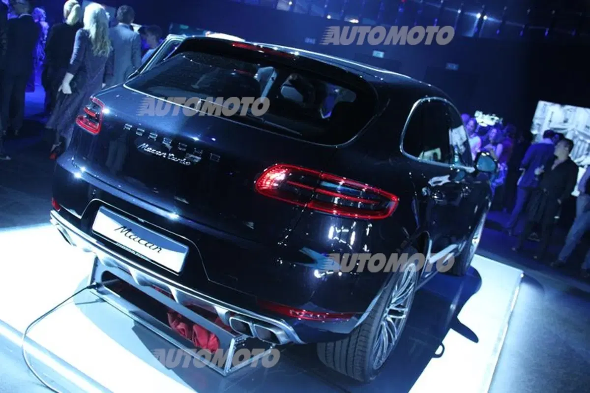 Porsche Macan arriva in Italia: eccola in anteprima a Milano (9)