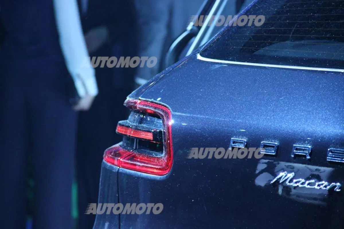 Porsche Macan arriva in Italia: eccola in anteprima a Milano (10)