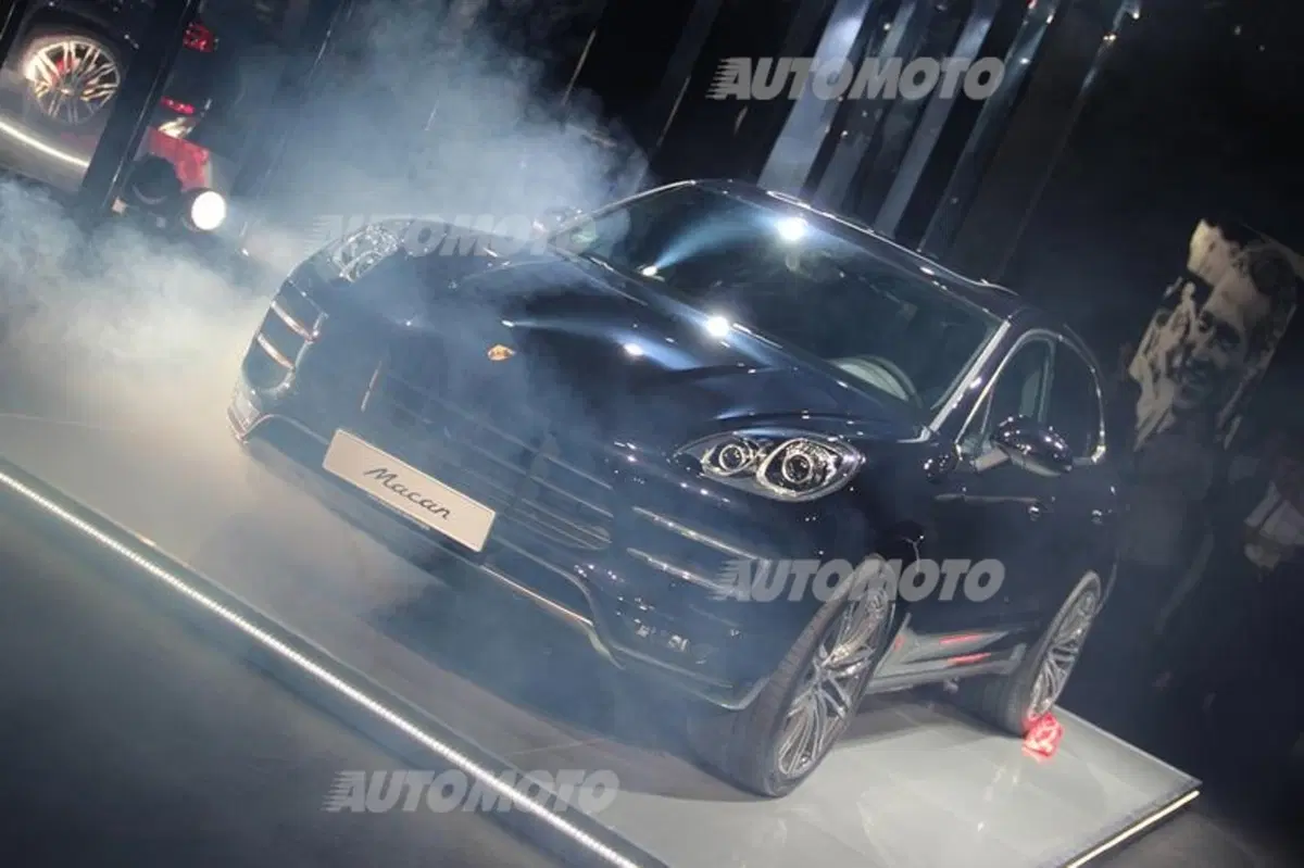 Porsche Macan arriva in Italia: eccola in anteprima a Milano (13)