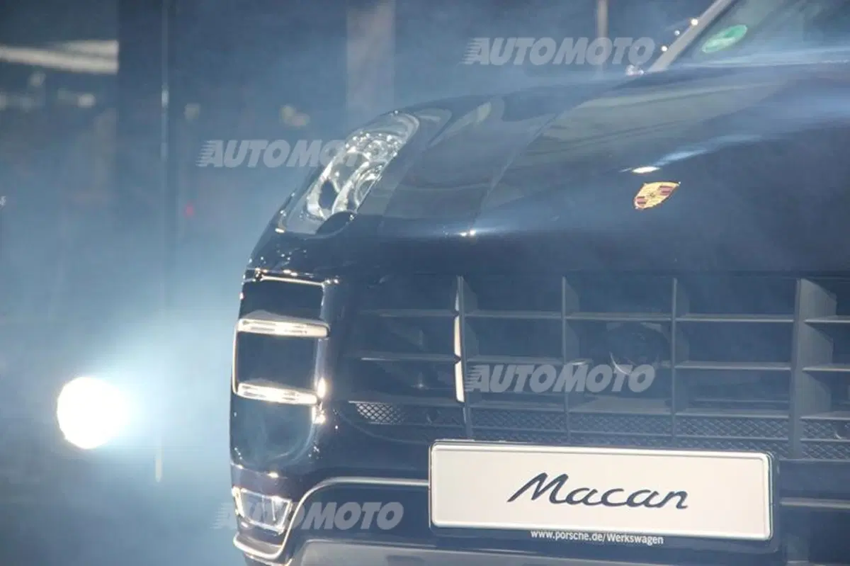 Porsche Macan arriva in Italia: eccola in anteprima a Milano (15)