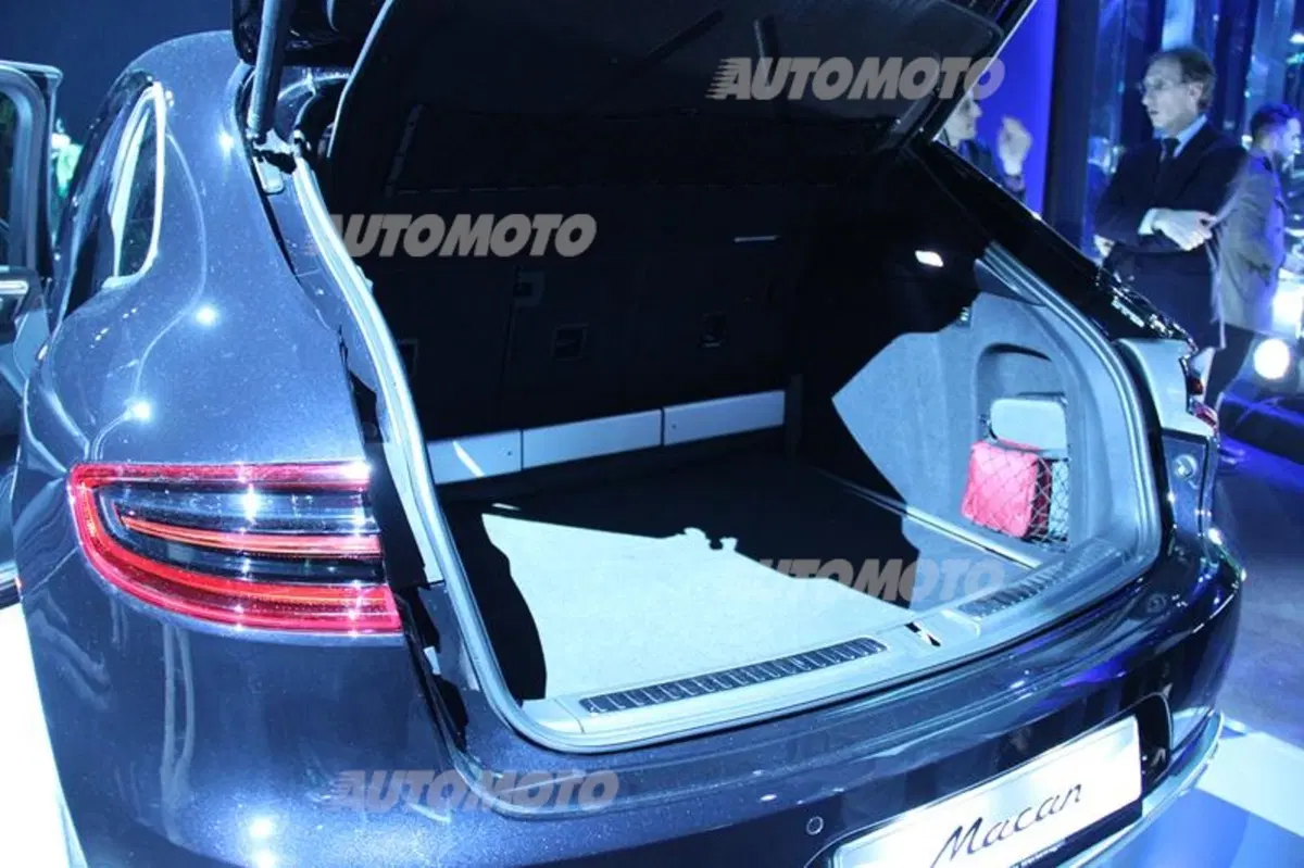Porsche Macan arriva in Italia: eccola in anteprima a Milano (18)