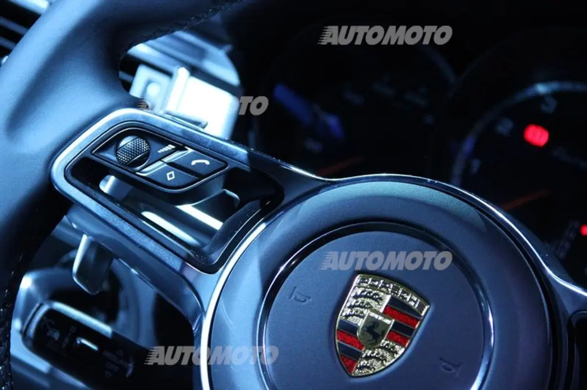 Porsche Macan arriva in Italia: eccola in anteprima a Milano (19)