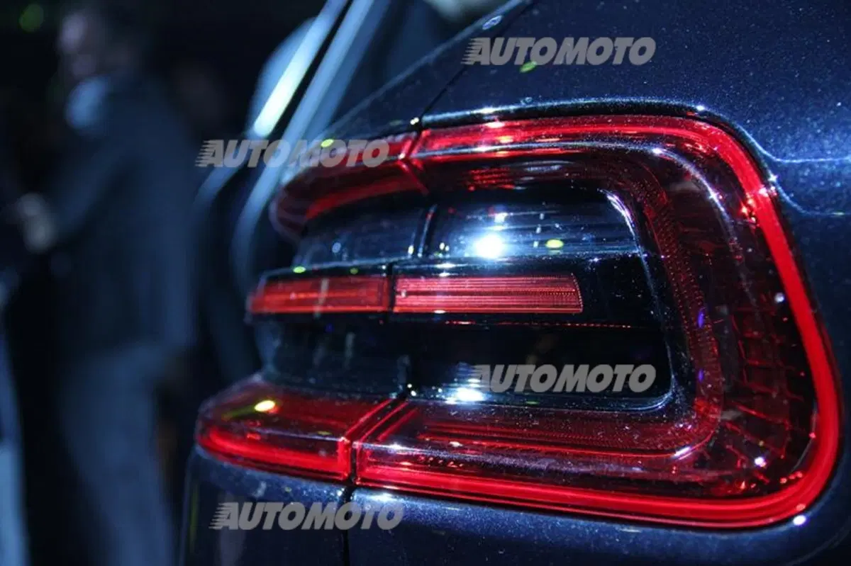 Porsche Macan arriva in Italia: eccola in anteprima a Milano (25)