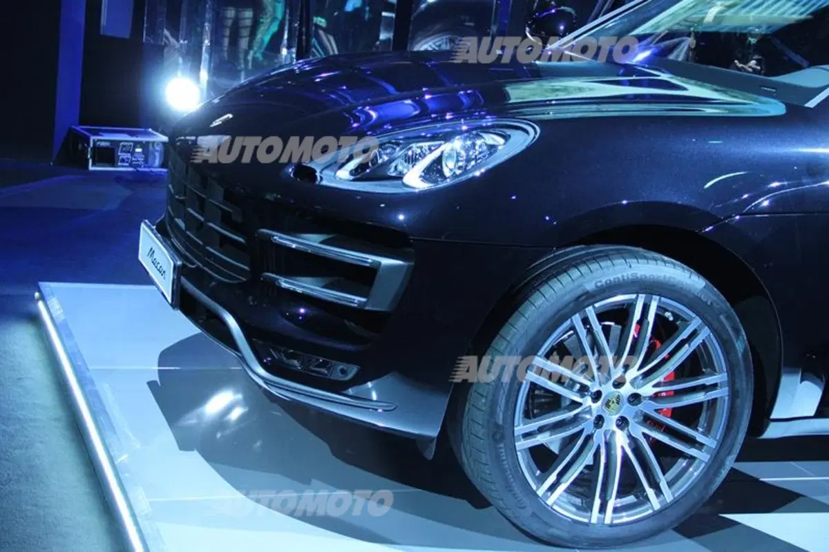 Porsche Macan arriva in Italia: eccola in anteprima a Milano (27)