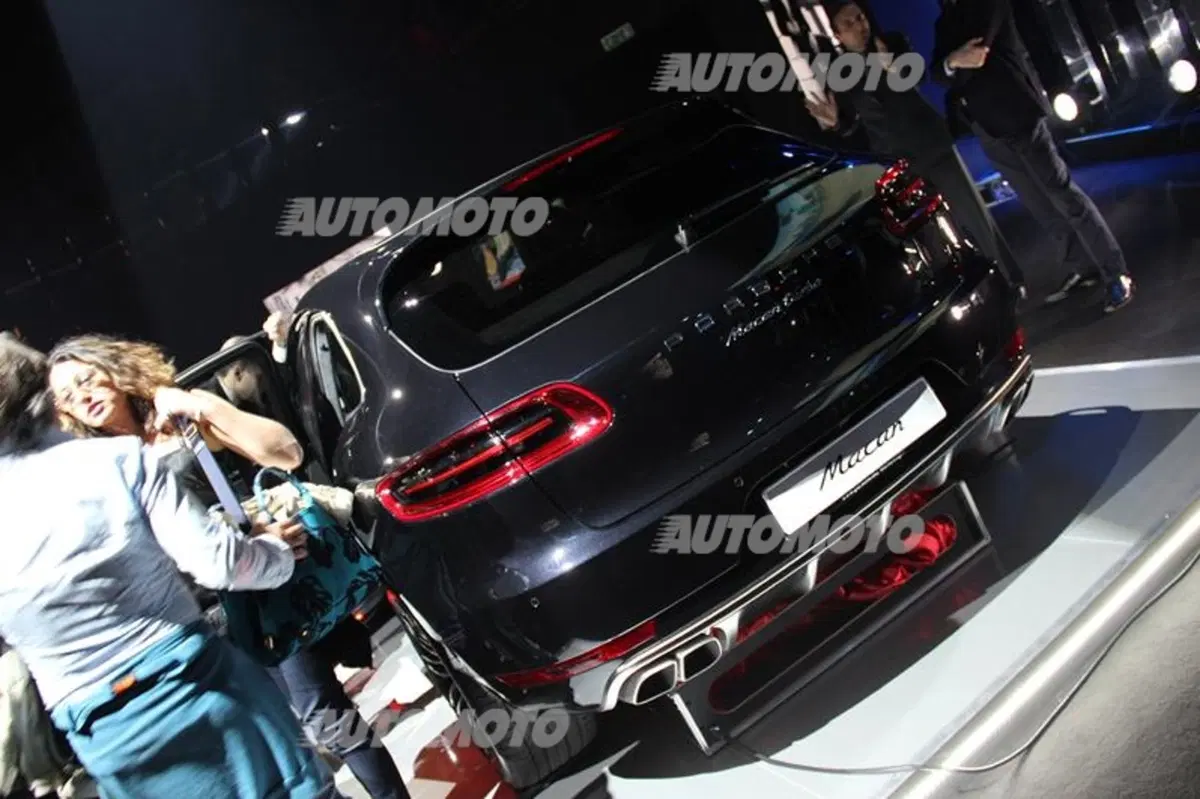 Porsche Macan arriva in Italia: eccola in anteprima a Milano (30)